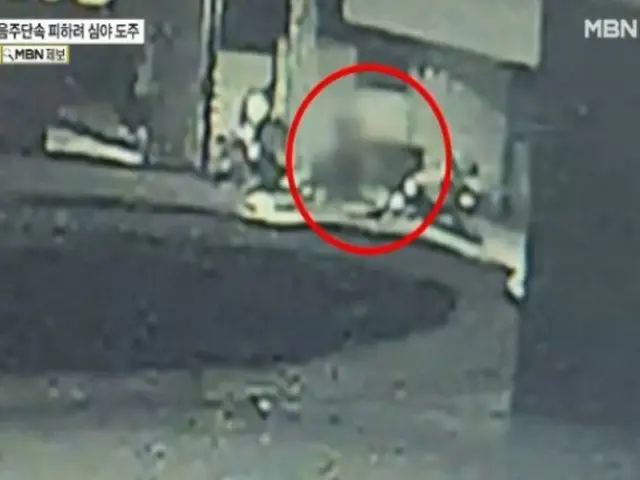 女性の手を引いて逃走…「飲酒測定拒否」登録者165万人のユーチューバー＝韓国