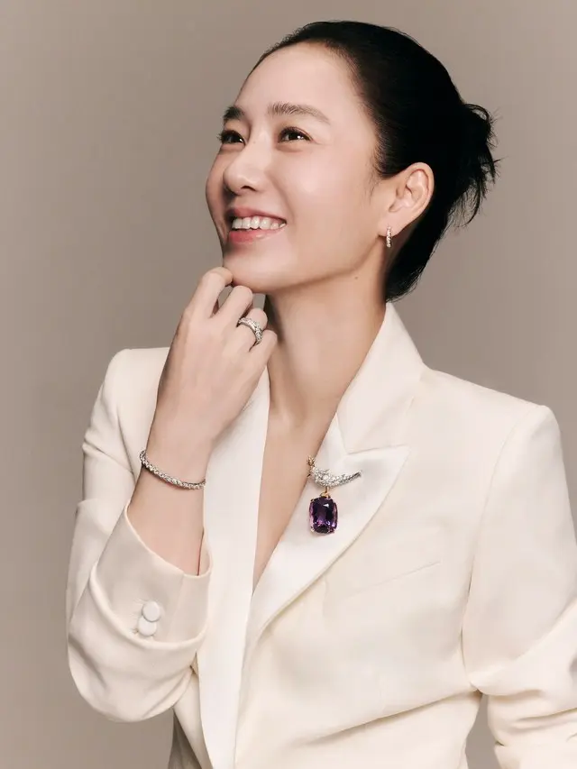 女優パク・チュミ、信じられない童顔の「50代」…ファーストカラーは”優雅さ”2