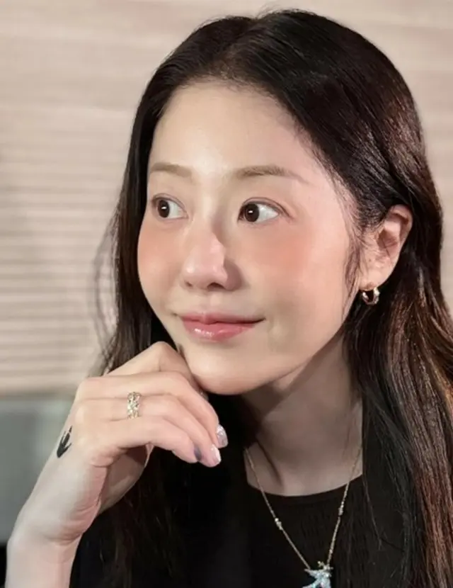 健康を取り戻したコ・ヒョンジョン、手の甲にタトゥーを入れた…どんな理由？