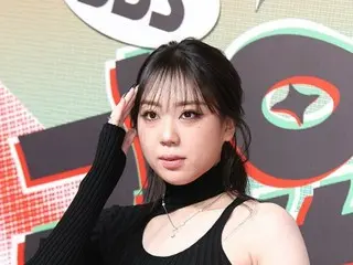 因与星野源合作而备受瞩目的歌手李英智，对KakaoTalk的最新消息感到震惊，说道“啊，我好丑”。