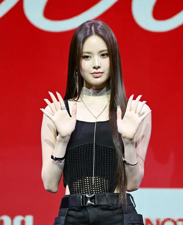 「izna」のバン・ジミン