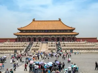 据中国报告显示，1-8月中国服务贸易同比增长7.4%。