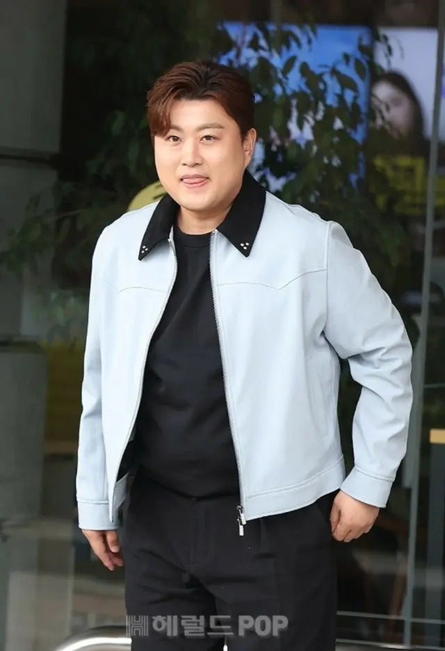 舞台に立つ勇気ができた？“飲酒ひき逃げで刑務所入り”歌手キム・ホジュン、復帰を示唆する獄中からの手紙