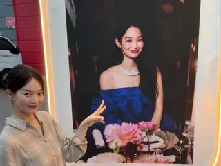 演员申敏儿公开最新身份：娜维尔皇后，休闲装扮也美艳动人