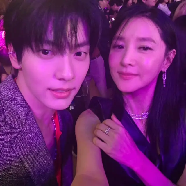 女優イ・ヨンエ、「TOMORROW X TOGETHER」スビンと仲睦まじいツーショット…娘の代わりに願い成就02