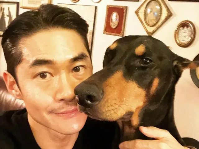 俳優ペ・ジョンナム、愛犬ベルが虹の橋を渡る…「パパ、頑張るね」と最後のあいさつにオム・ジョンファやイ・ハニらも励ましのメッセージ