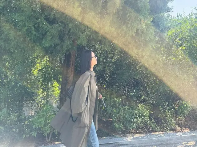 女優チェ・ジウ、路上でグラビアのような日常…まさに秋の女神01