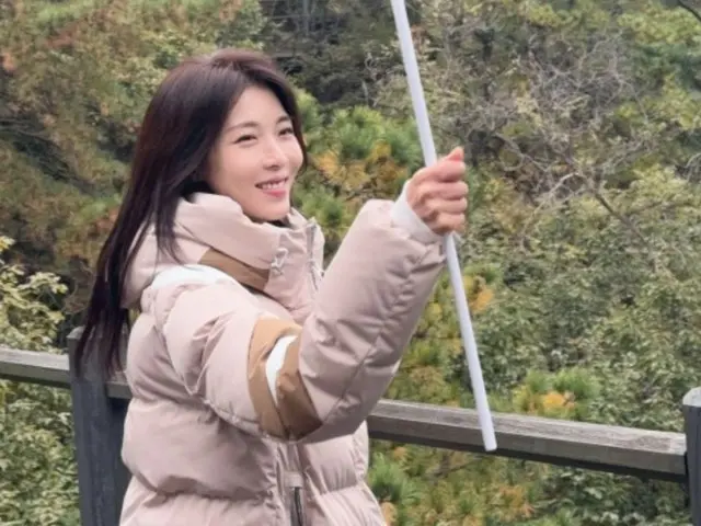 演员河智苑与粉丝一起登山...不仅人美，性格也“美”