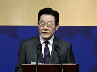 李明博总统发布紧急命令，暂停所有政府资产出售……此举可能与国会审计期间对“低价出售”的批评有关 = 韩国
