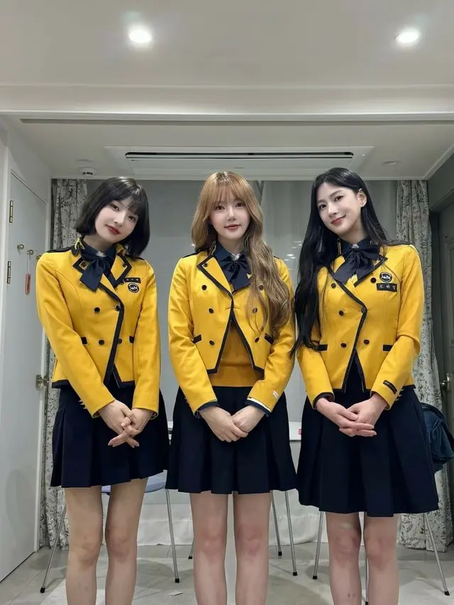 「Red Velvet」ジョイ、「GFRIEND」イェリン、「Apink」オ・ハヨンが、かつて一緒に通っていた高校の制服を着て思い出を振り返った。