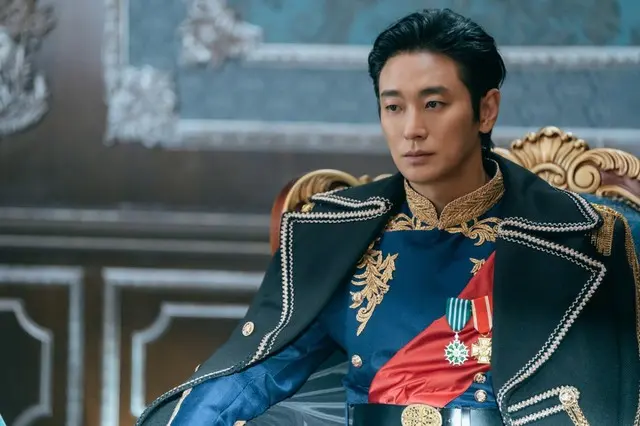 「再婚承認を要求します」チュ・ジフン、衣装にナチス勲章を？ …制作会社が謝罪「深刻性を深く認知している」