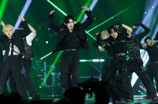 「2025 KGMA」世代・ジャンルの大統合、1世代から4世代まで…新人が繋ぐ「K-POPの歴史」