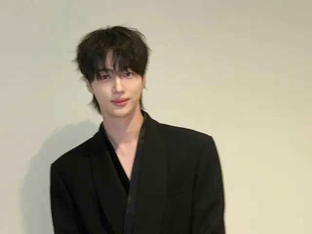 卞佑硕，王子的完美伴侣……他也是一位前模特。