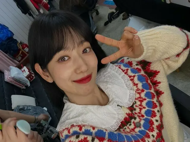 朴信惠自《继承者们》播出至今已有12年，依旧是那个可爱的“冬日女神”。