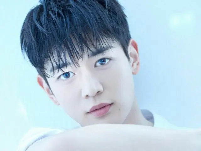 SHINee成员珉豪以颁奖嘉宾身份出席Edaily文化奖颁奖典礼