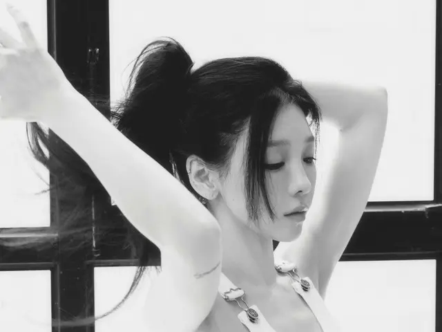 为纪念个人出道十周年，少女时代成员泰容公开了与精选专辑《Panorama》主题相呼应的预告内容。