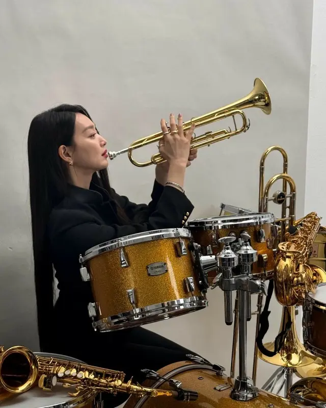 “12月の花嫁”シン・ミナ、キム・ウビンに向けた愛のセレナーデ？…美しすぎるグラビアビハインドを公開01