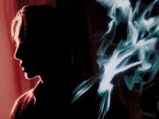 ATEEZ成员San发布个人单曲《Creep》MV，营造出一种引人入胜的氛围