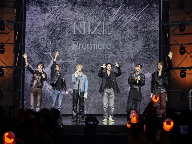RIIZE的回归演出大获成功……首次表演了《Fame》和《Sticky Like》两首歌曲。
