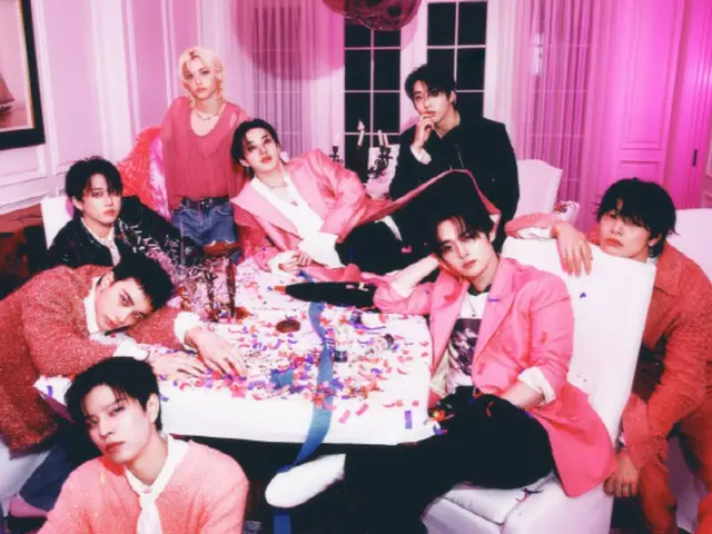 Stray Kids 的新专辑《SKZ IT TAPE》首周销量达 220 万张