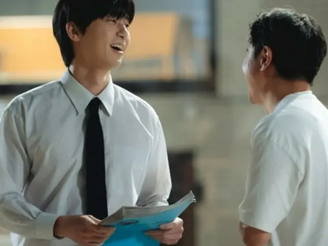 朴叙俊谈到元智安出演《明天会不一样》时说：“她完全符合我对这个角色的想象，所以我确信她适合这个角色。”