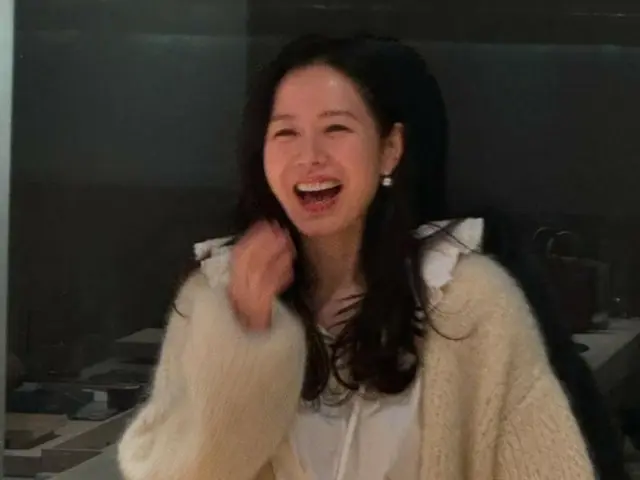 演员孙艺珍虽然工作繁忙，但并没有忽略妻子和母亲的角色……她的烹饪照片成为了热门话题。