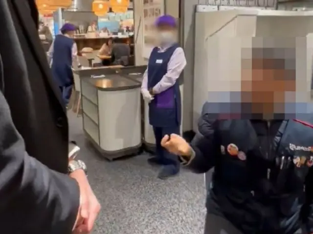 “请脱掉你们的工会背心”……乐天百货要求顾客脱掉背心，引发争议（韩国）