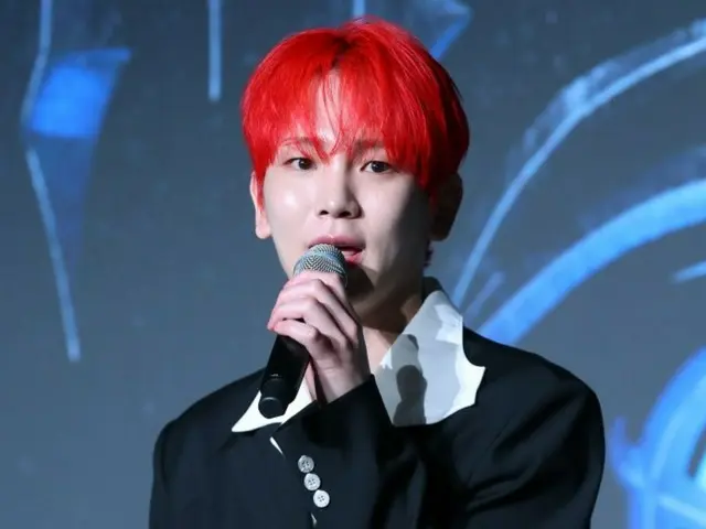 请澄清你对“注射女士”指控的立场……SHINee成员Key因其歌曲《我独自生活》而激怒了粉丝。