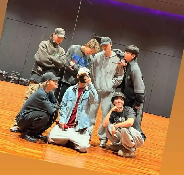 「BTS」除隊後、笑顔で練習室に集合した初の認証ショット