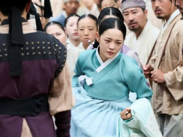 《月亮流淌在这条河上》金世正恢复了记忆。他能拯救家人吗？与晋久的激烈对决即将上演。