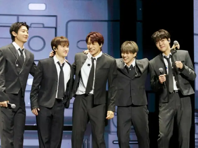 EXO要来了……第八张正规专辑《REVERXE》将于1月19日发行。