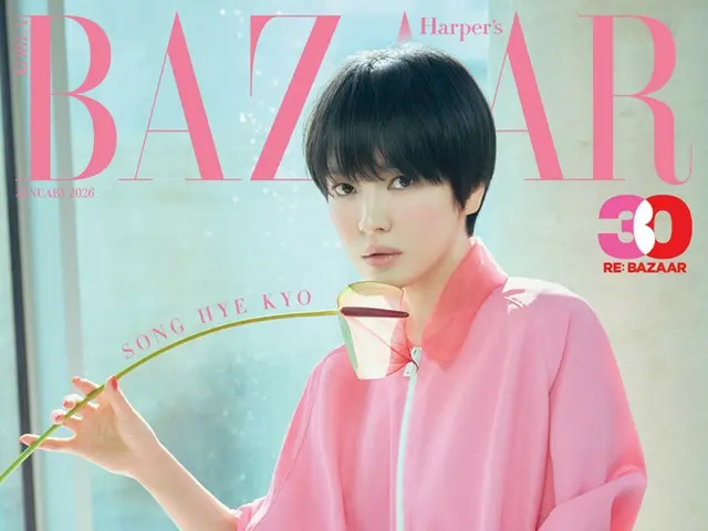 演员宋慧乔剪了短发，并公开了她的新写真：“编剧卢熙京很担心，但我没什么好怕的。”