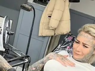 英国女子生殖器纹身令人震惊的视频发布：“95%的身体都有纹身”——韩国报道