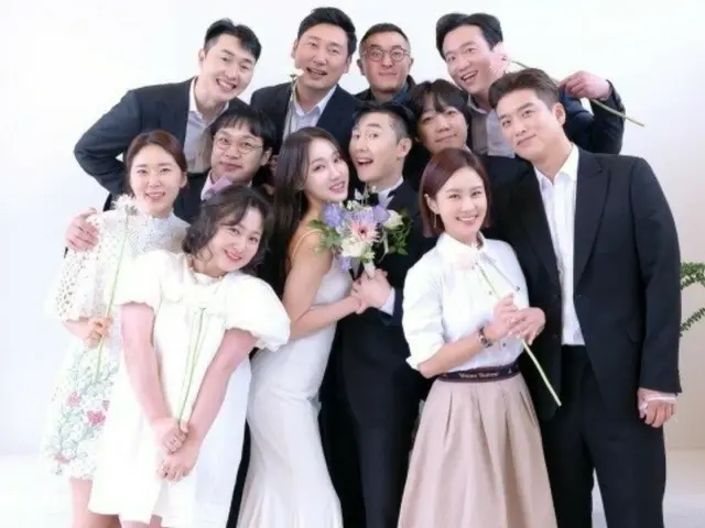 KBS2「ギャグコンサート」で活躍したお笑い芸人イ・サンホが歌手でフィットネスモデルのキム・ジャヨンと24日、ソウルで結婚式を挙げる。