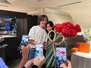 演员高素英与丈夫张东健分享甜蜜照片...感谢在华丽的生日聚会上度过的“宝贵时间”