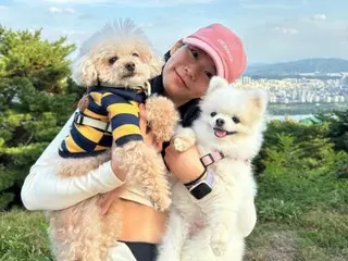 《KARA》韩胜妍，登山认证镜头……比小狗还可爱