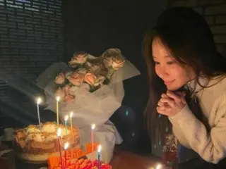亚洲美女女演员金雅贞庆祝生日……“感谢大家”提供的精美蛋糕和鲜花