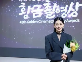 金素熙英凭借电影《黑胶屋》获得最佳女主角奖三项大奖