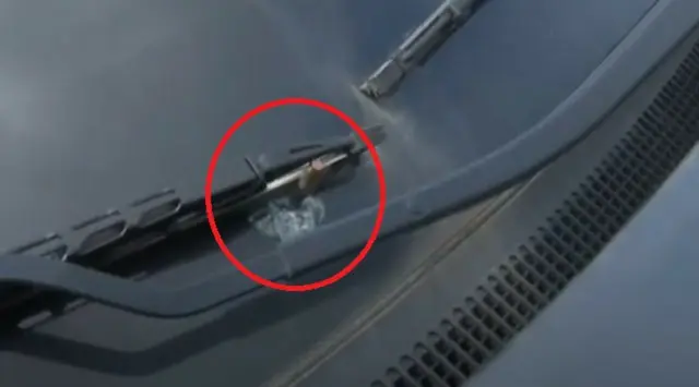 走行中の車のフロントガラスを直撃した銃弾...発射地点を調べると＝韓国
