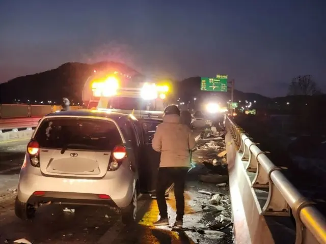 大邱の橋で15台がからむ事故...「路面凍結と推定」＝韓国