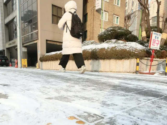 雪の影響か、湖南高速道路で10台の玉突き事故＝韓国