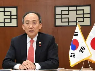 与韩国副总理兼财政部长铃木俊一“线上会面”