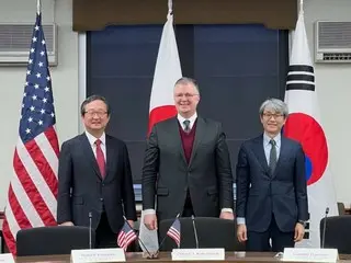日本、美国和韩国重申“共同应对朝鲜核武器”和“反对中国在南海的非法领土主张”。