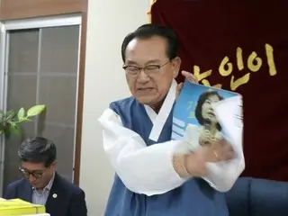 韩国前执政党代表“取消老年人免费乘车”……韩国老年人协会会长愤怒称其为“不墨守成规者”。
