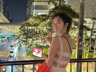 女演员宋智孝穿着露背连衣裙……挑战年龄的美丽