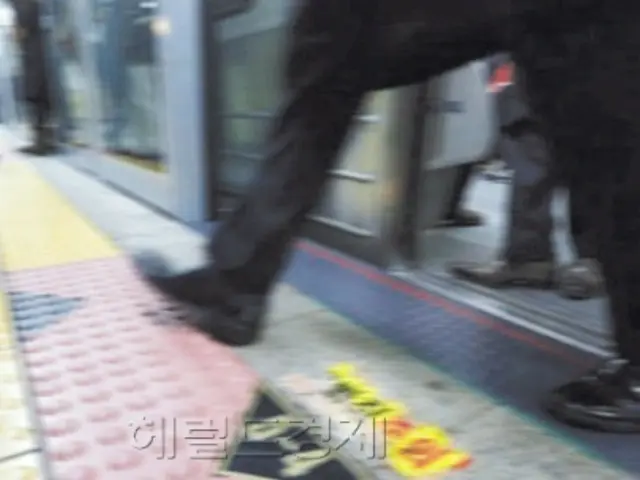 通勤時、地下鉄に「500万ウォン」置き忘れ…無事、持ち主の元に＝韓国
