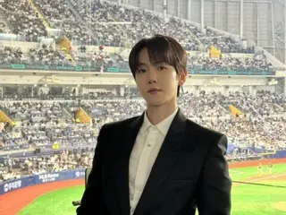 BAEK HYUN（EXO）在“MLB首尔系列赛”开幕赛上唱国歌...他的“魅力声音”充满了高尺巨蛋