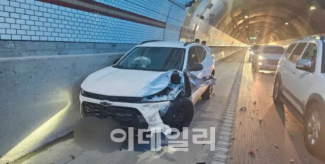 トンネルで車3台がからむ追突事故...10人が負傷して病院搬送＝韓国