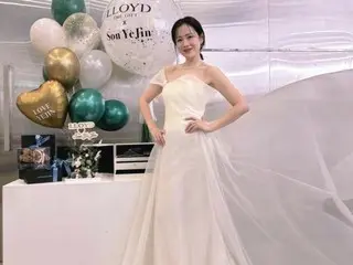 演员孙艺珍再穿“婚纱”……有一种让人难以置信的“清纯”美感，还有点“尊严”？
