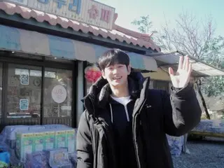 演员金秀贤“白贤宇”在龙头里超市前...可爱笑容“背后照片”公开